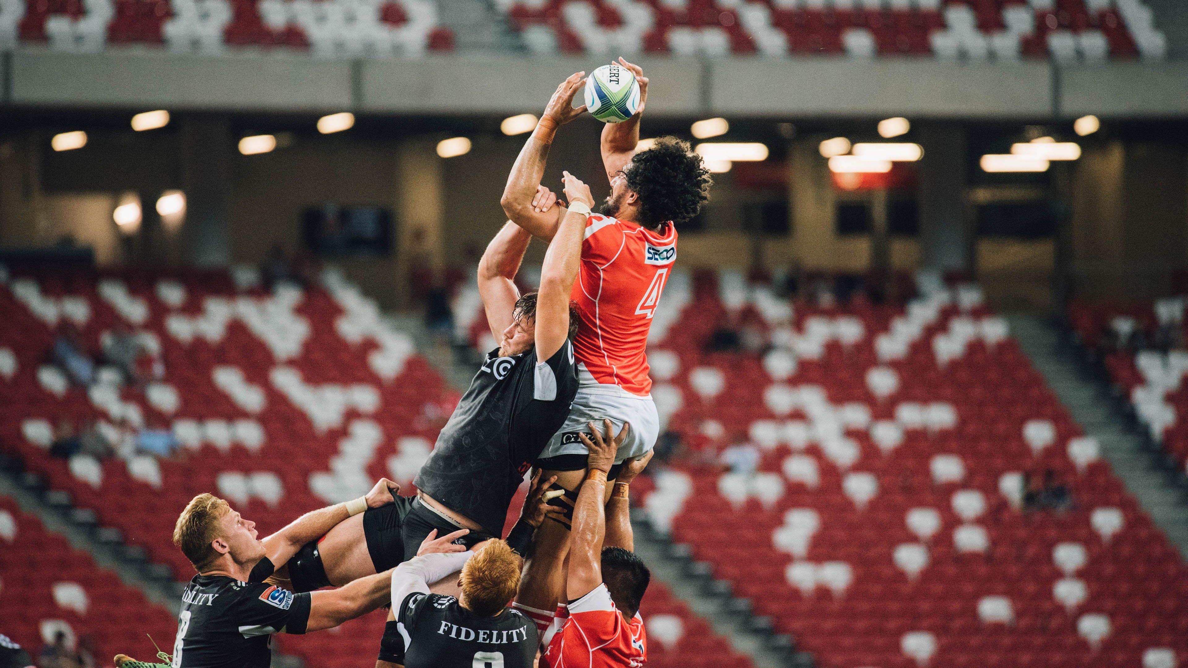 梅婷一家四口伯纳乌观战 皇马尤文巅峰对决 女儿笑称精彩得有点困