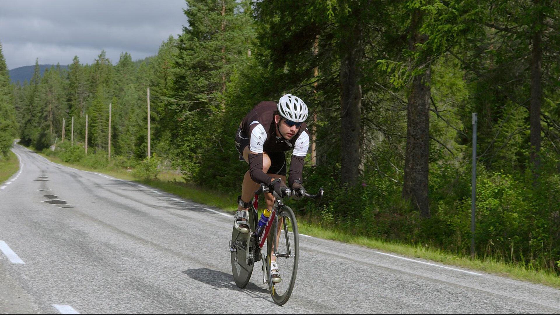 卡拉格痛批斯洛特战术落伍，固执体系难敌英超潮流，球队已陷发展危机