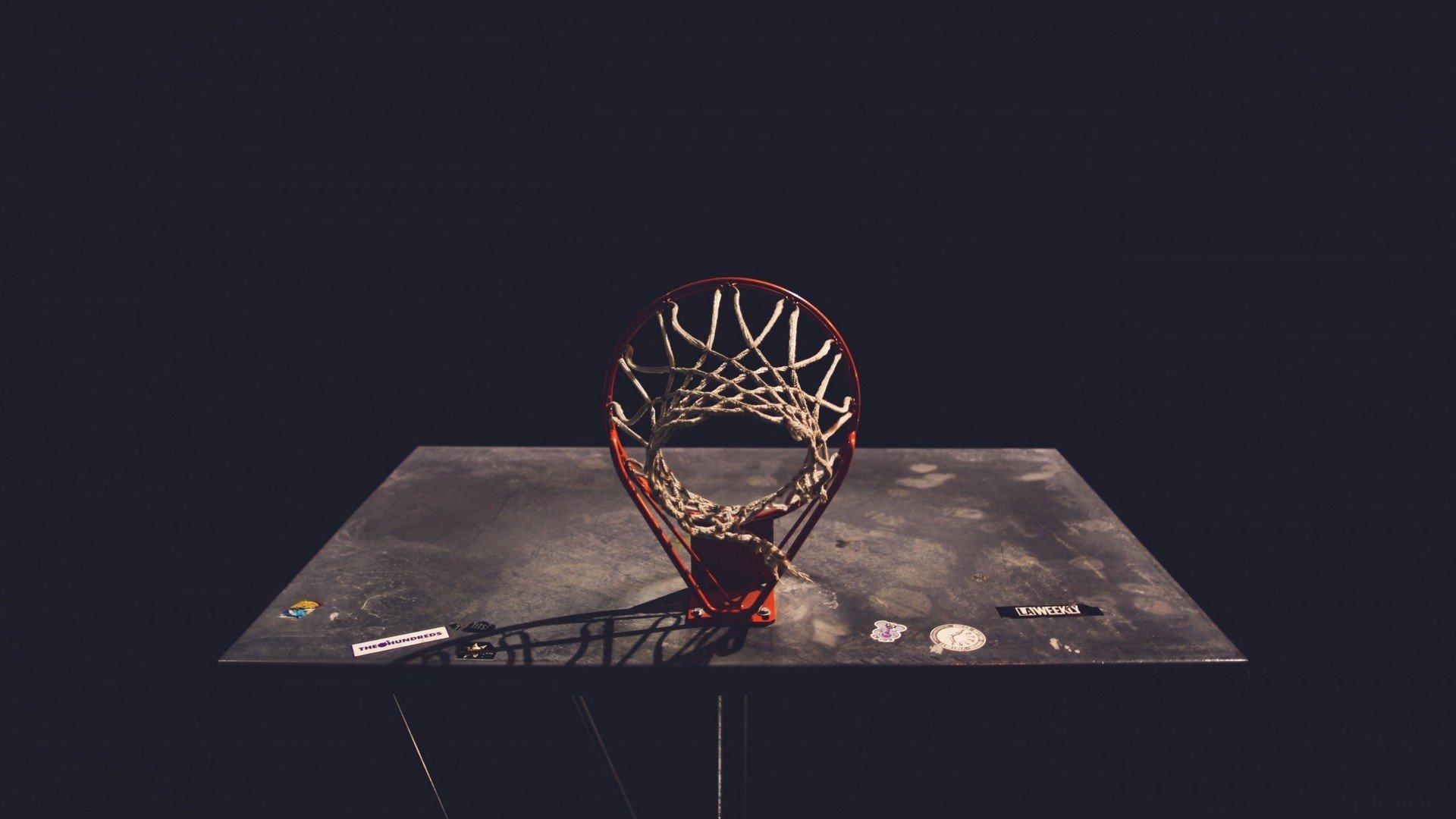 欧冠七冠王惊天逆转再捧杯,曼联四球狂飙跻身前六,AC米兰力压群雄登顶意甲