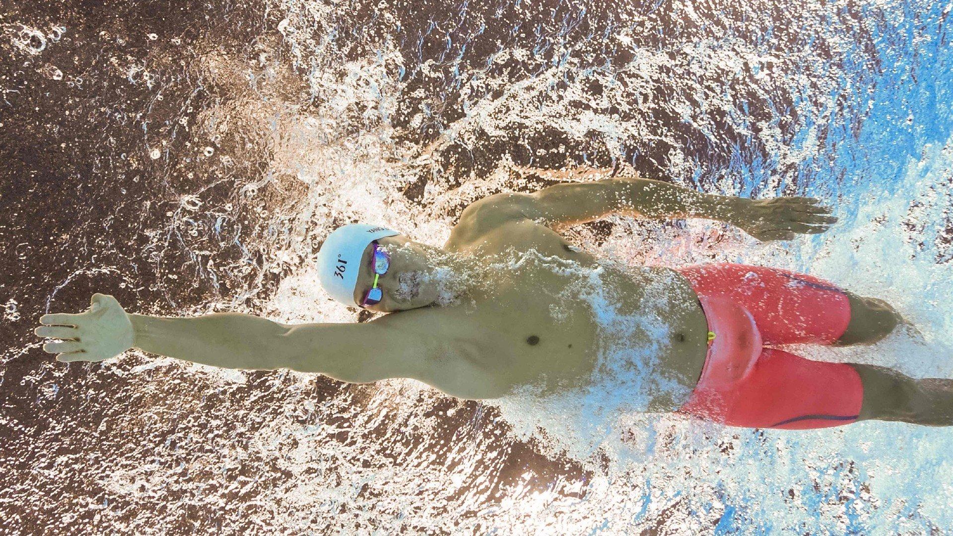 布朗尼-詹姆斯高效闪耀，两分钟两记三分，六分完美诠释天赋与未来